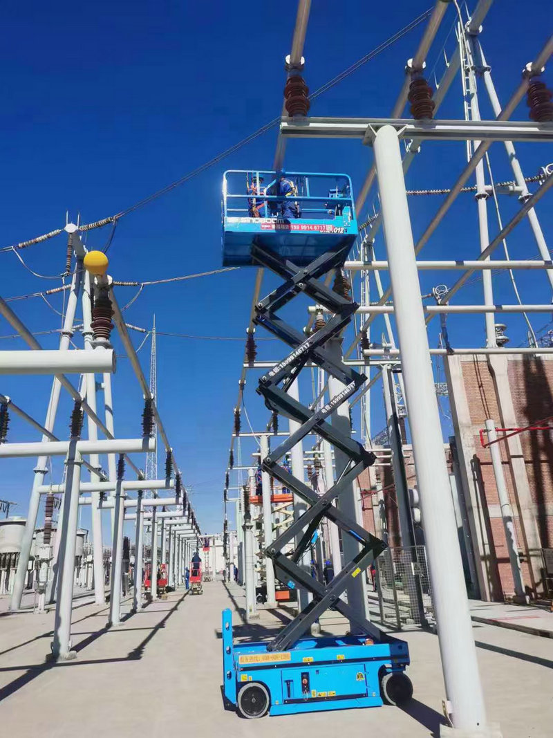 剪叉自行走升降機(jī)平臺(tái)升降平臺(tái)